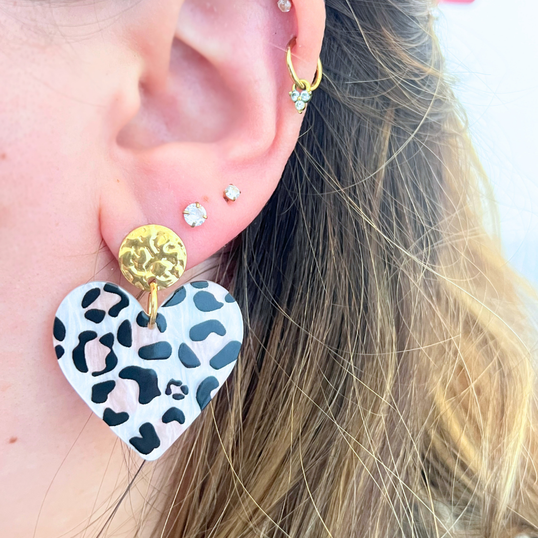 Boucles d'oreilles coeur léopard blanc